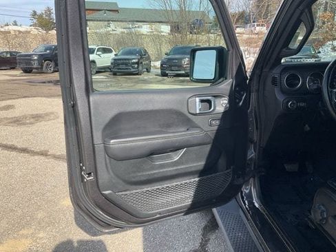 Used 2022 Jeep Wrangler Unlimited Sahara w/ LED Lighting Group AWD/4WD image 58