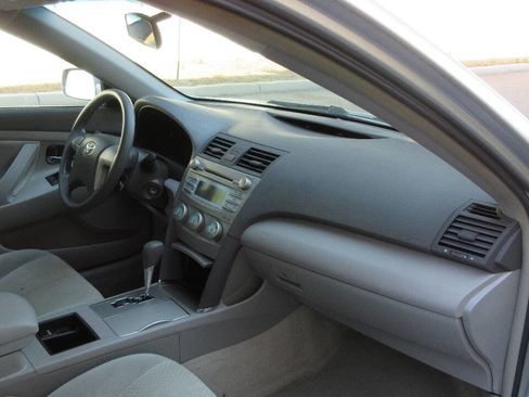 Used 2009 Toyota Camry LE image 22
