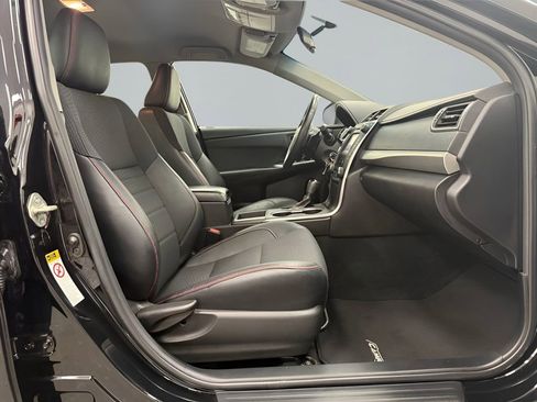 Used 2017 Toyota Camry SE image 11