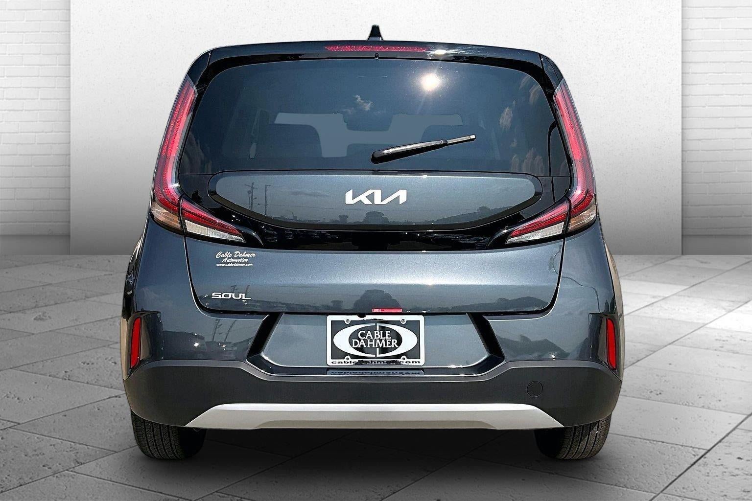 Used 2025 Kia Soul LX w/ LX Technology Package FWD image 6