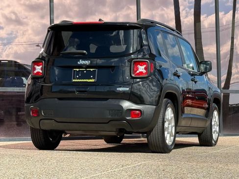 Used 2019 Jeep Renegade Latitude w/ UConnect 8.4 Nav Group image 12