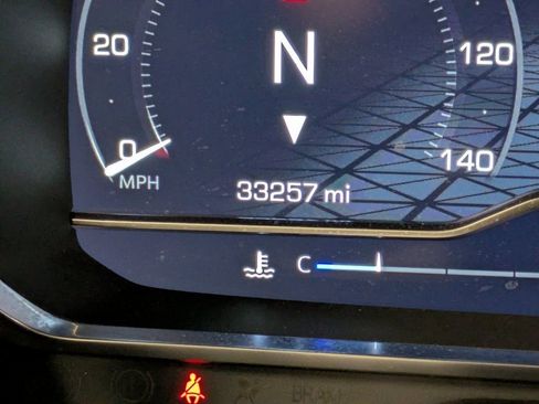 Used 2023 GMC Yukon SLT w/ SLT Luxury Package image 16