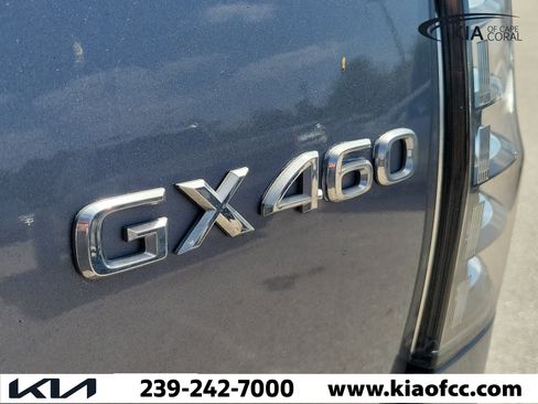 Used 2023 Lexus GX 460 Premium w/ Accessory Package AWD/4WD image 11