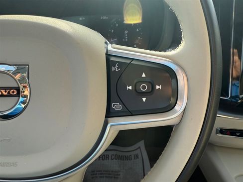 Used 2021 Volvo XC60 T5 Momentum w/ Advanced Package image 18