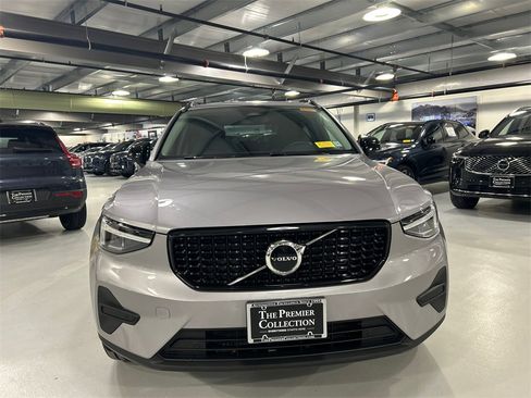 Used 2026 Volvo XC40 B5 Core w/ Climate Package image 6