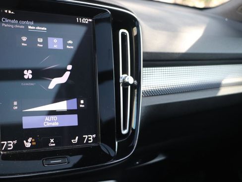 Used 2019 Volvo XC40 T5 R-Design image 22