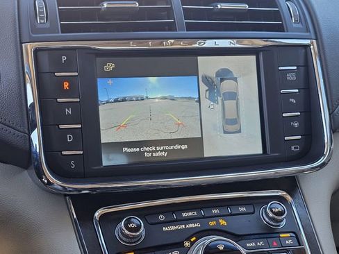 Used 2019 Lincoln Continental Reserve image 11