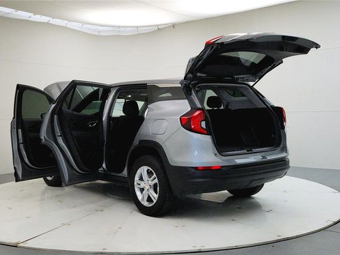 Used 2024 GMC Terrain SLE image 12