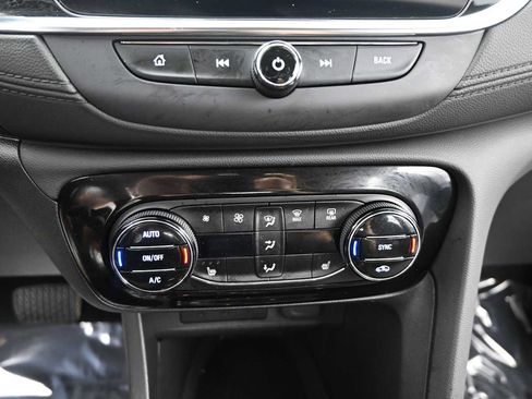 Used 2022 Buick Encore GX Select AWD/4WD image 19