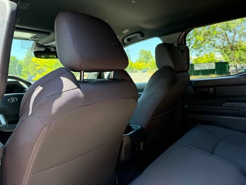 Certified 2025 Toyota Tacoma SR5 AWD/4WD image 17