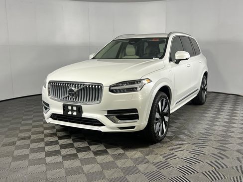 Used 2025 Volvo XC90 T8 Plus w/ Protection Package Premier image 11