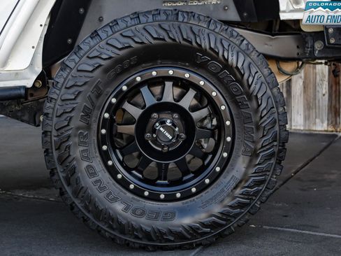 Used 2017 Jeep Wrangler Unlimited Rubicon w/ Connectivity Group image 23