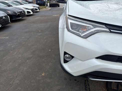 Used 2017 Toyota RAV4 Limited image 10