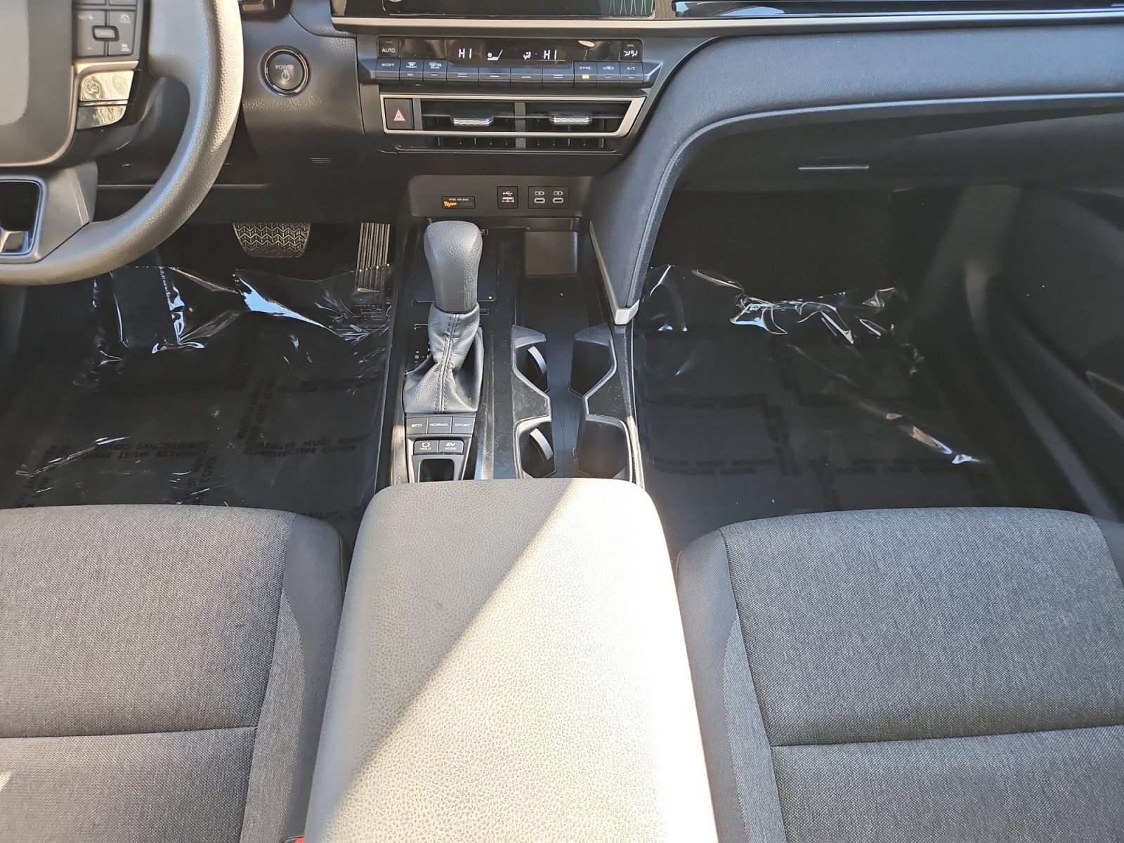 Used 2025 Toyota Camry LE FWD image 31