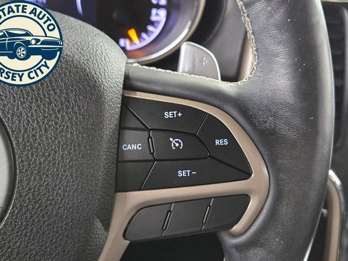 Used 2017 Jeep Grand Cherokee Overland AWD/4WD image 14