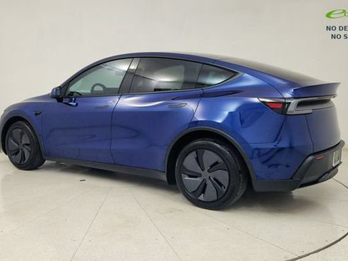 Used 2026 Tesla Model Y 2WD image 7