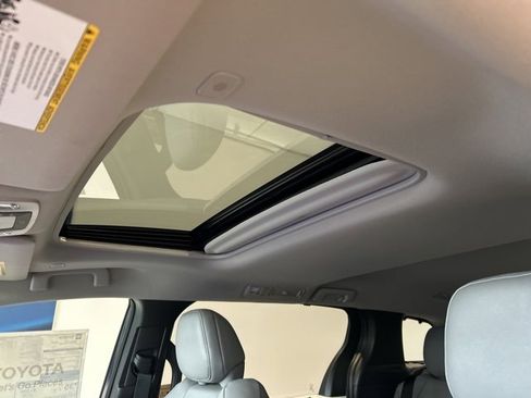 New 2026 Toyota Sienna XLE image 15
