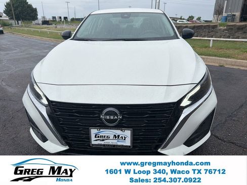 Used 2025 Nissan Altima 2.5 SV FWD image 8
