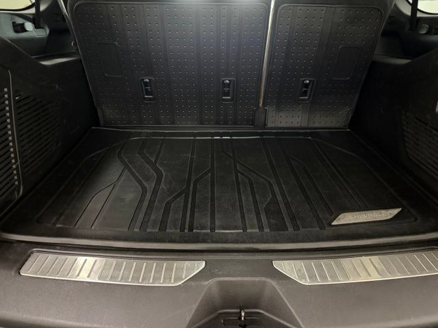 Used 2024 Chevrolet Suburban Premier w/ Advanced Technology Package AWD/4WD image 27