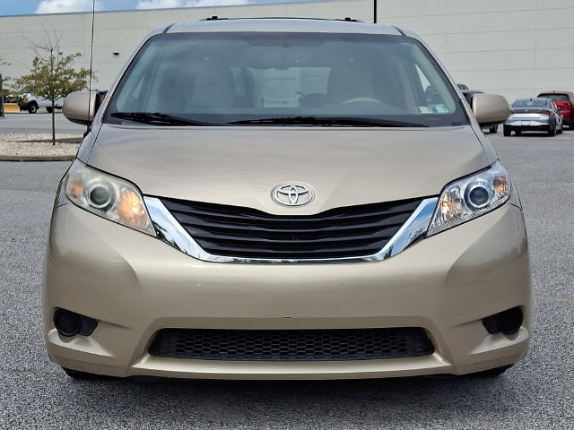 Used 2013 Toyota Sienna LE w/ Towing Pkg FWD image 5