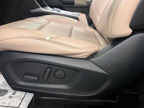 Used 2020 Ford Explorer XLT w/ Equipment Group 202A image 10