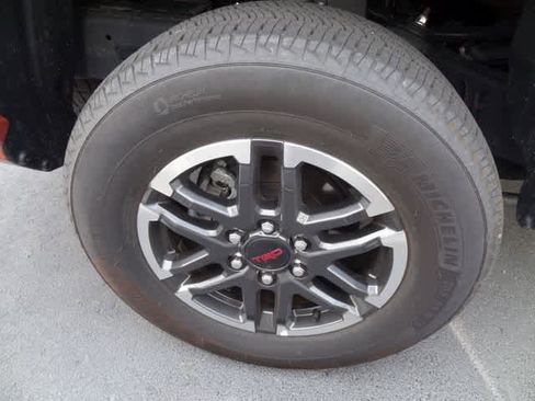 Used 2025 Toyota Tacoma TRD Sport w/ TRD Sport Premium Package image 14