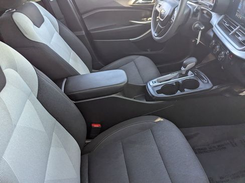 Used 2024 Chevrolet Trax LS w/ LS Convenience Package FWD image 12