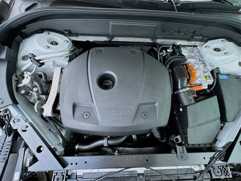 Used 2025 Volvo XC60 T8 Plus w/ Protection Package Premier image 32