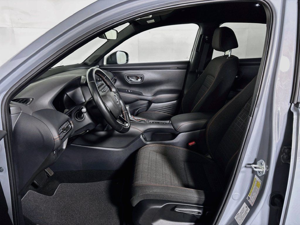Used 2025 Honda HR-V Sport image 11