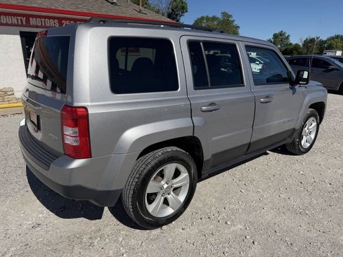 Used 2016 Jeep Patriot Latitude AWD/4WD image 3