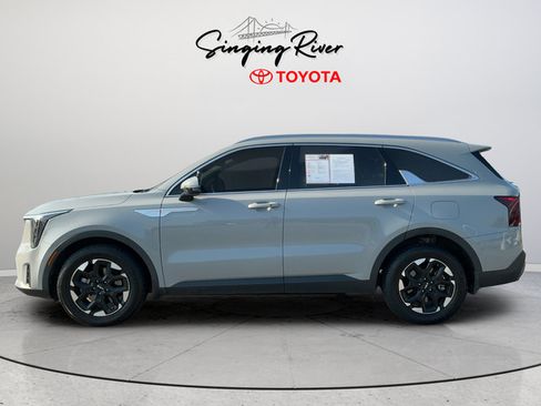 Used 2024 Kia Sorento S w/ Panoramic Sunroof Package FWD image 4