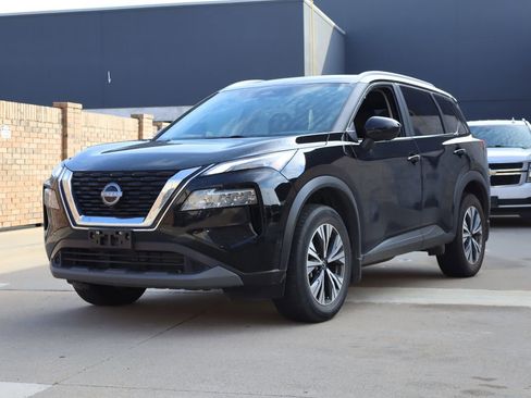 Used 2023 Nissan Rogue SV w/ SV Premium B Package FWD image 2