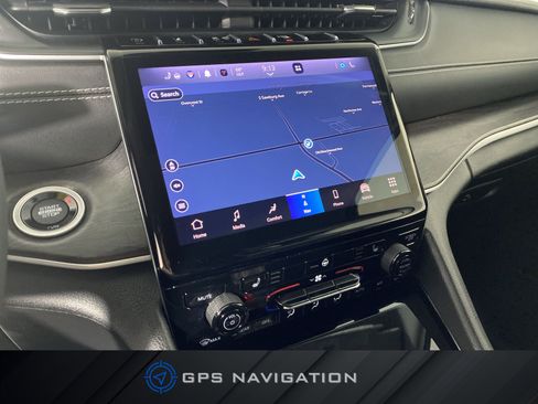 Used 2023 Jeep Grand Cherokee Limited image 2