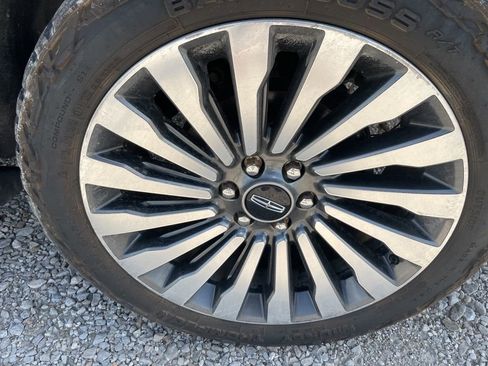 Used 2018 Lincoln Navigator L Reserve w/ Technology Package AWD/4WD image 9