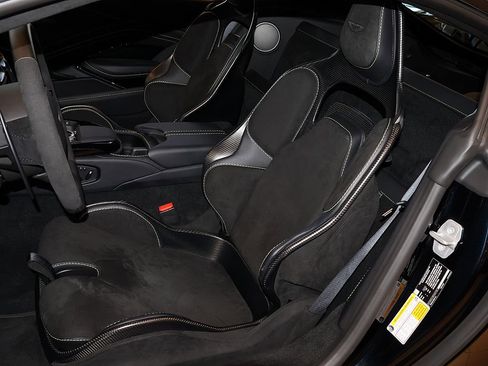 Used 2023 Aston Martin V12 Vantage RWD image 5