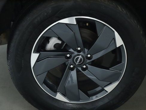 Certified 2025 Nissan Rogue SV image 12