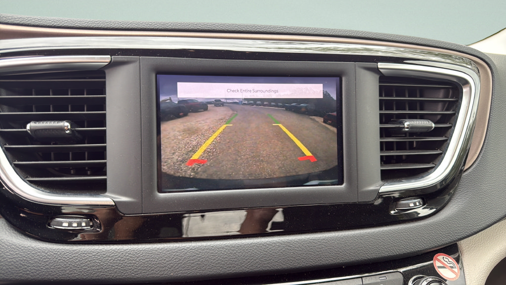 Used 2022 Chrysler Voyager LX FWD image 26