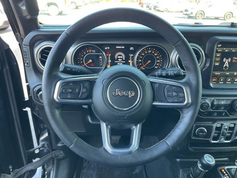 Used 2018 Jeep Wrangler Unlimited Sahara image 15