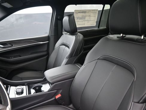 New 2025 Jeep Grand Cherokee L Limited w/ Luxury Tech Group II image 31