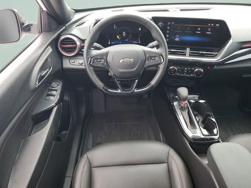 Used 2025 Chevrolet Trax RS w/ Sunroof Package FWD image 12
