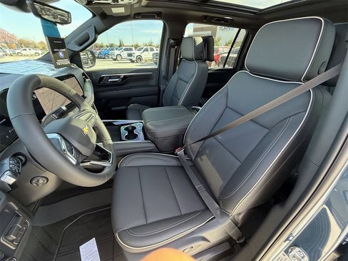 New 2026 Chevrolet Suburban Premier image 23