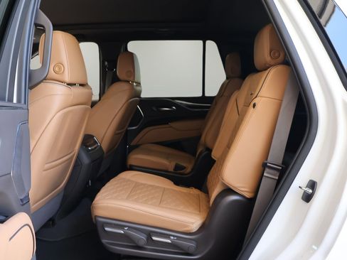 Used 2023 Cadillac Escalade Premium Luxury w/ Performance Package AWD/4WD image 13