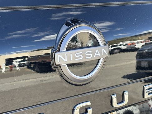 Used 2023 Nissan Rogue SV FWD image 5