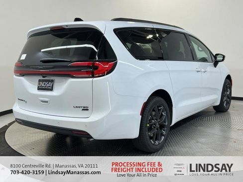 New 2026 Chrysler Pacifica Limited w/ S Appearance Package AWD/4WD image 4