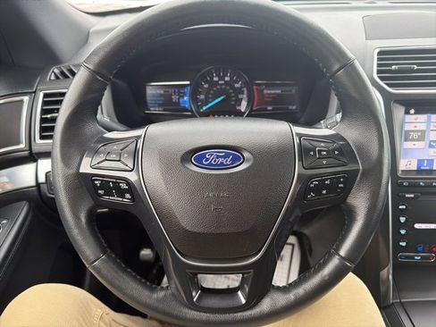 Used 2019 Ford Explorer Limited w/ Ford Safe & Smart Package image 12