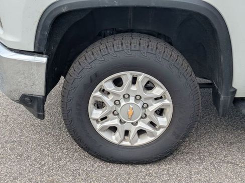 Used 2022 Chevrolet Silverado 3500 LTZ w/ Z71 Off-Road Package AWD/4WD image 8