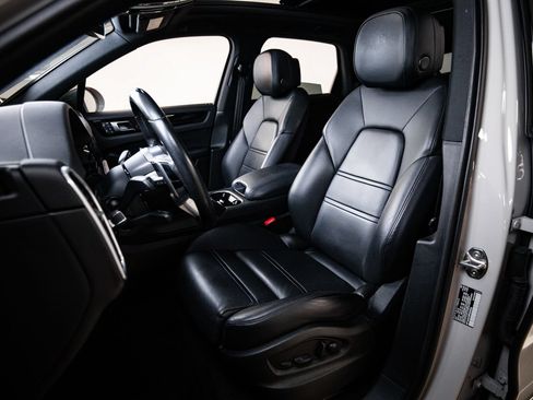Certified 2023 Porsche Cayenne AWD/4WD image 5