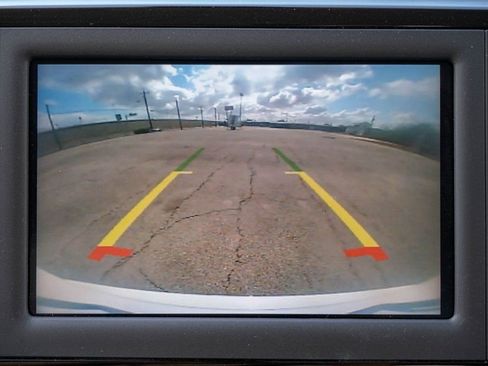 Used 2022 Chrysler Voyager LX image 21