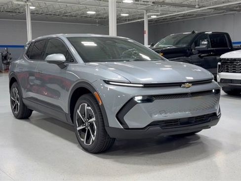 New 2026 Chevrolet Equinox EV LT image 2