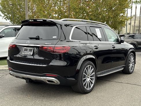 Used 2024 Mercedes-Benz GLS 580 4MATIC image 9